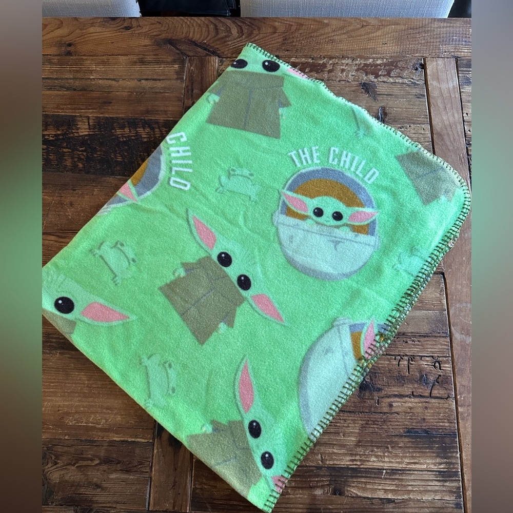 The Mandalorian Grogu Baby Yoda Fleece Blanket The Child Star Wars whip stitch